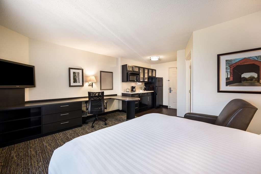 Sonesta Simply Suites Irvine East Foothill Lake Forest Room photo